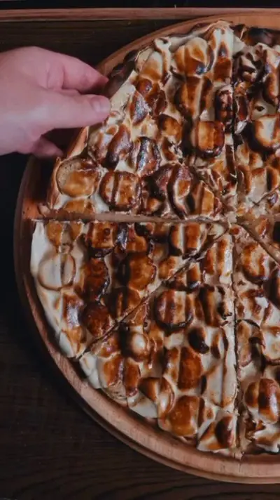 Anúncio de Pizzaria Bella Itália Itatiba: Pizza costela com catupiry, delivery em Itatiba