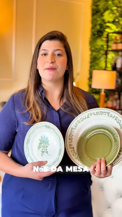 Anúncio de Mesa Posta Locações: Locação de pratos, talheres, mesas e cadeiras para eventos