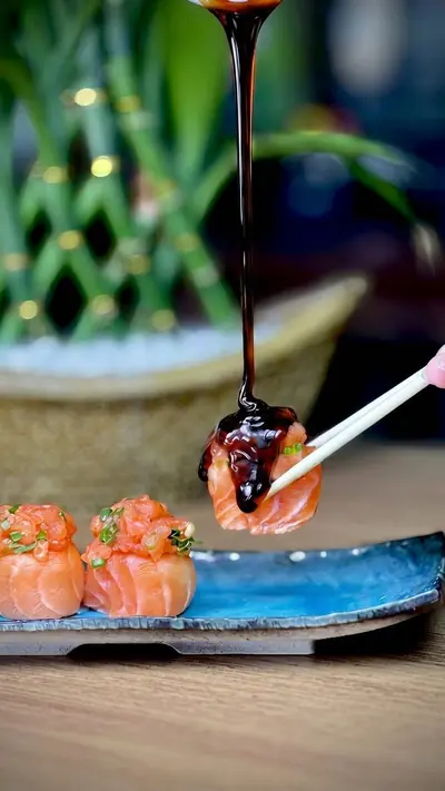Anúncio de Naág Culinária Japonesa: Sushi e sashimi frescos
